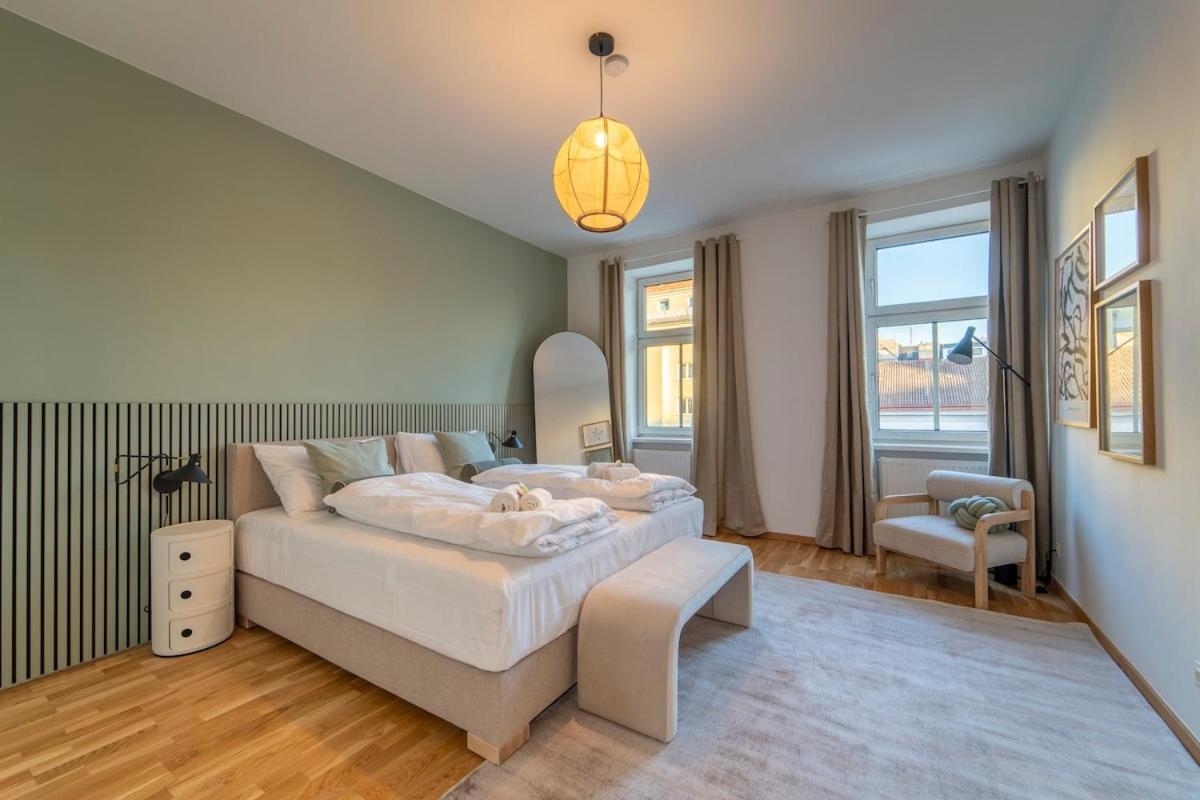 Urban Living - 10 Apartment *
